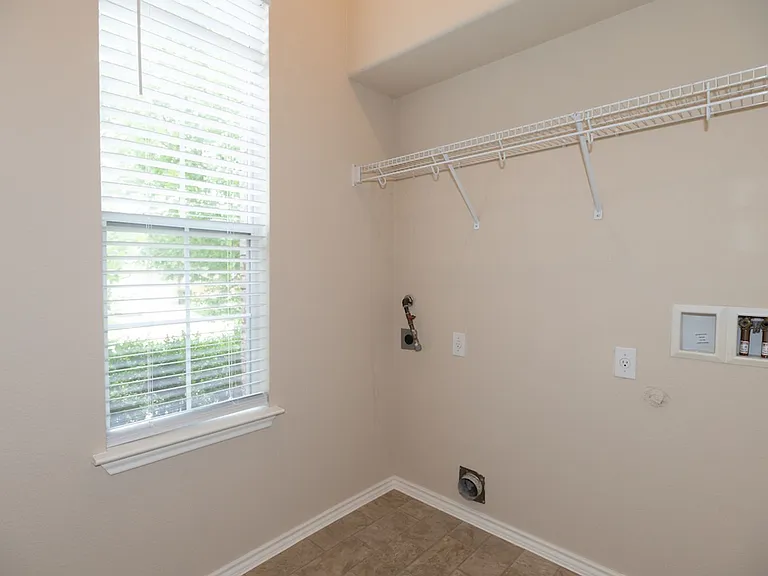 516 Sweet Leaf Ln — Photo 16