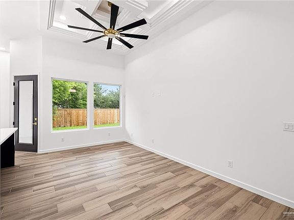 4th image of 3001 N Rosalinda St