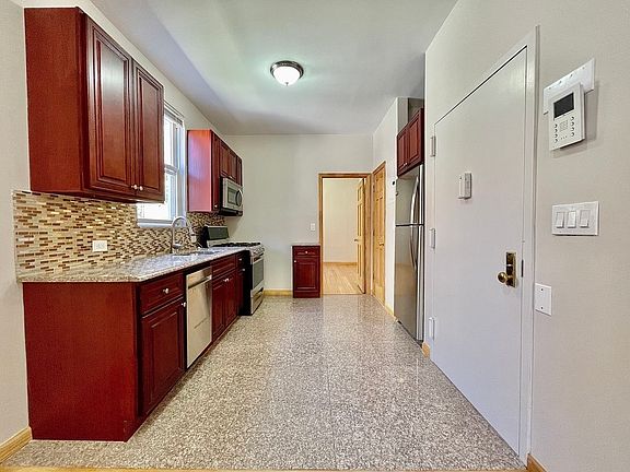2nd image of 2331 37th St APT 1L