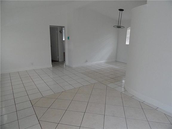 5th image of 122 Oak Ave