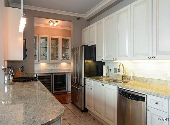 3rd image of 600 N Kingsbury St #509