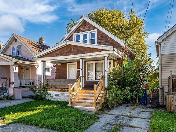 2nd image of 203 Roslyn St
