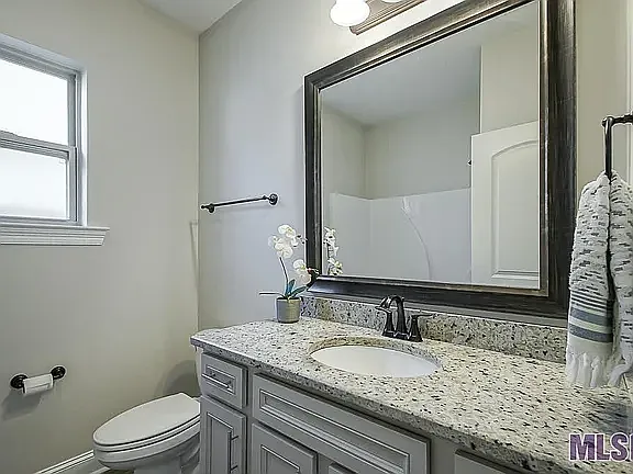 140 Lake Breeze Dr — Photo 9