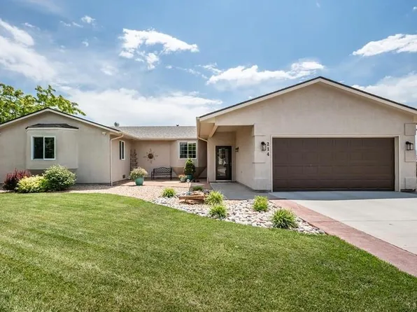 214 W Winterhaven Dr, Pueblo West, CO 81007