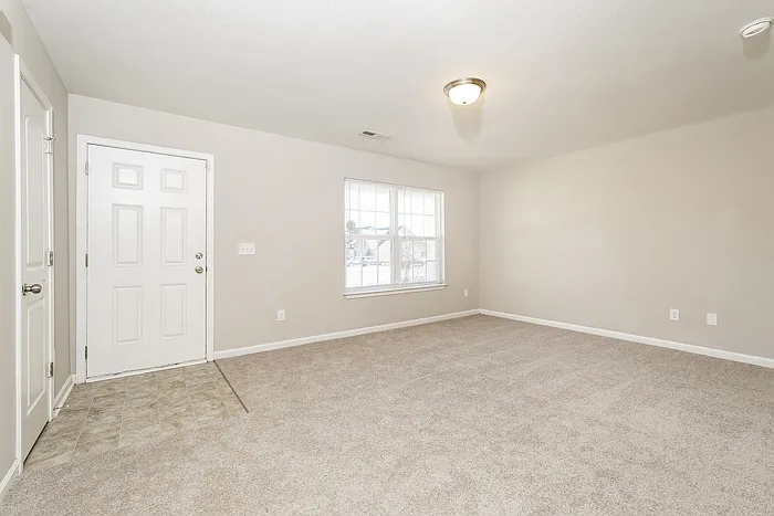 100 Hadley Dr — Photo 4