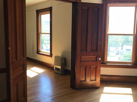 3rd image of 316 Main St APT 2