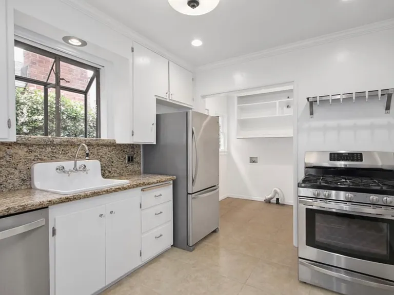 401 San Antonio Way — Photo 7