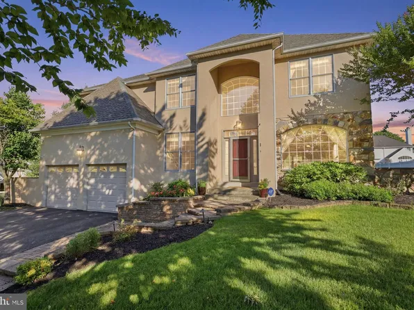 303 Langford Rd, Broomall, PA 19008