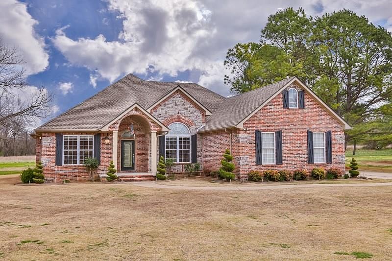 1st image of 21464 Fairway Ct
