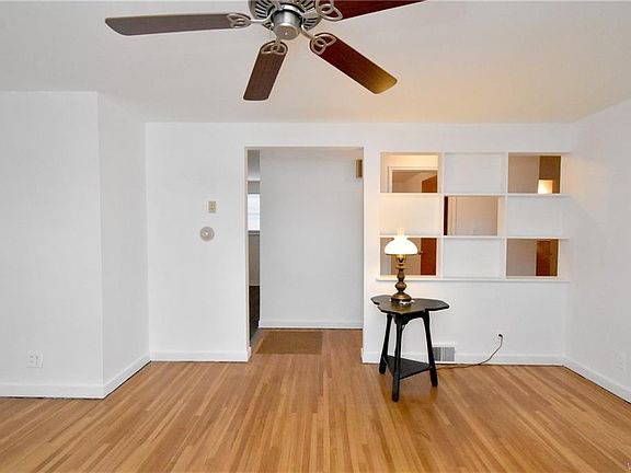4th image of 248 Oakridge Ave