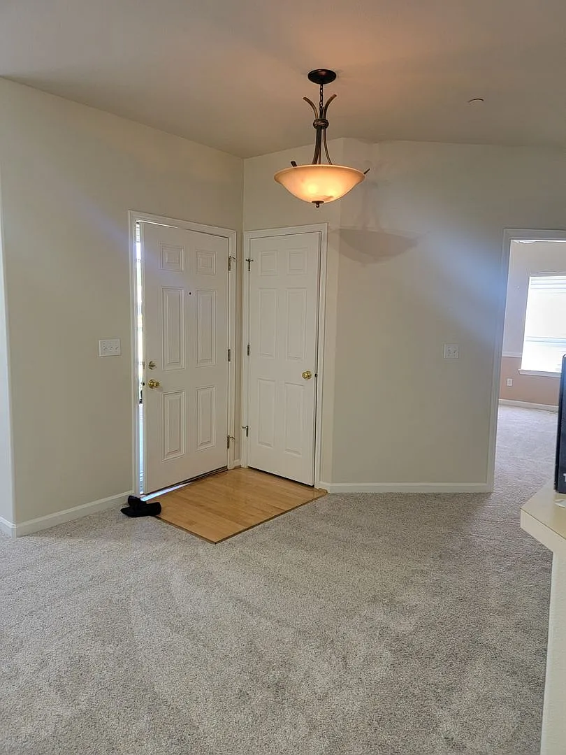 Dupont, NW Landing 2 Bedroom condo. Single level. Beautifully maintained! — Photo 3