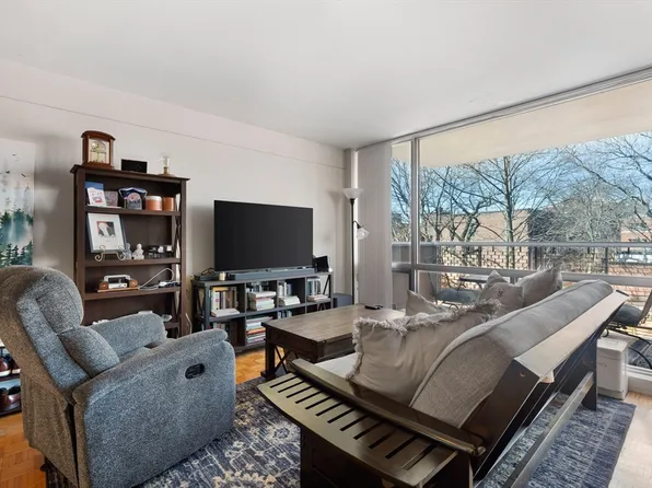 45 Longwood Ave APT 509, Brookline, MA 02446