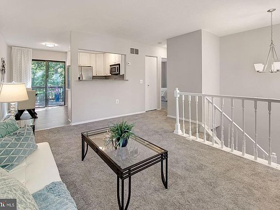 4th image of 501 Greenblades Ct