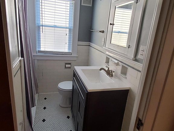 5th image of 117 Melrose St #1