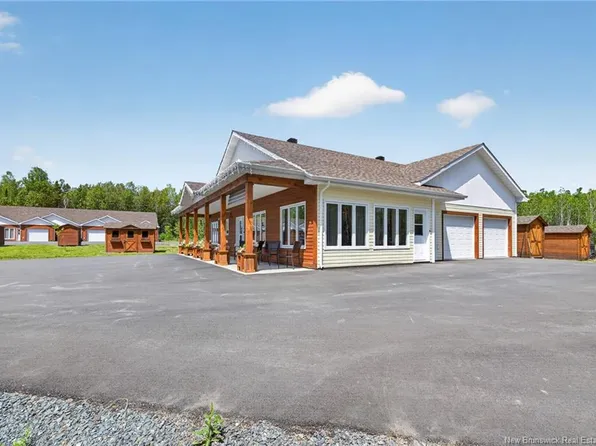 1321 Principale, Beresford, NB E8K 1A1