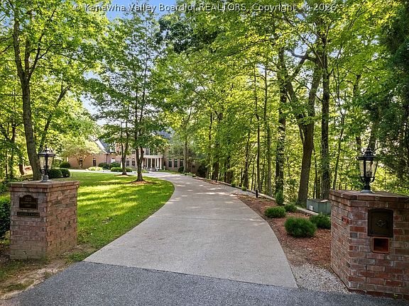 4th image of 203 Quarry Rdg E