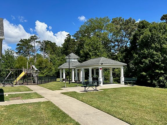 4th image of 2810 Orchard Creek Ln #2B-1Ba-1074Sqft