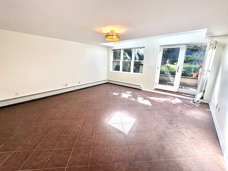 542 Clinton St #1 — Photo 5
