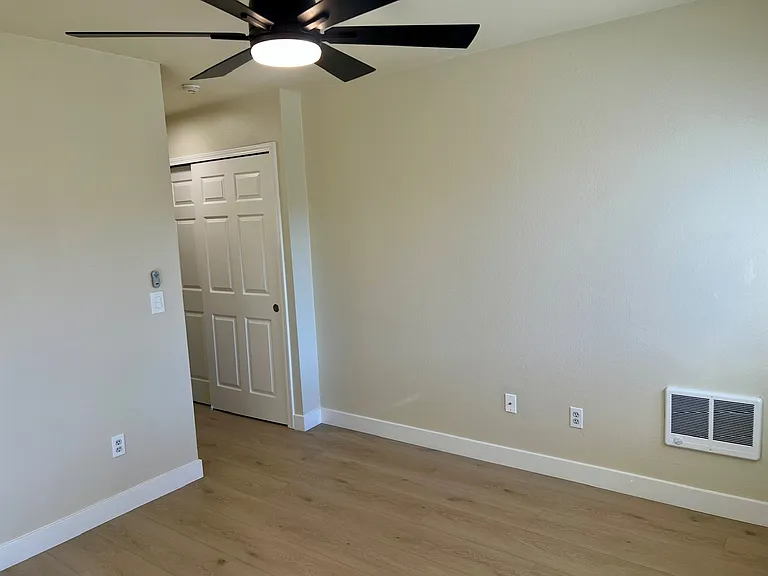 209 Stony Point Rd #E — Photo 12