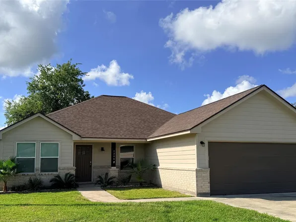 1208 Henderson Rd, Angleton, TX 77515