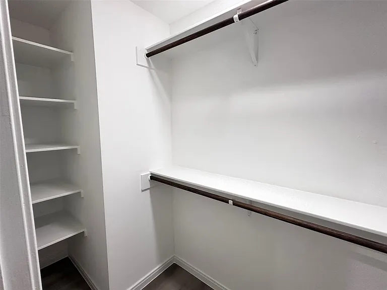 4519 Oak Shadows Dr — Photo 7