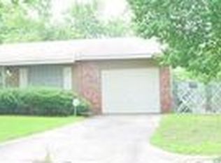 910 N 13th Pl, Rogers, AR 72756