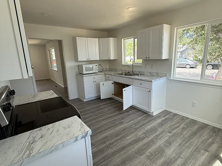 1305 Elm St #A — Photo 8
