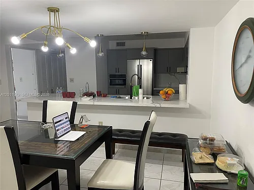 1621 Collins Ave #707 Photo 1