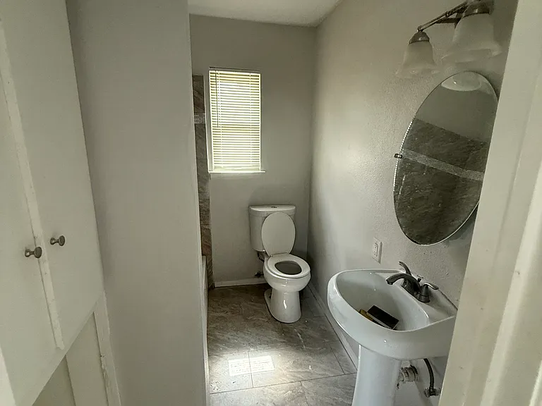 402 Blakeley Dr — Photo 11