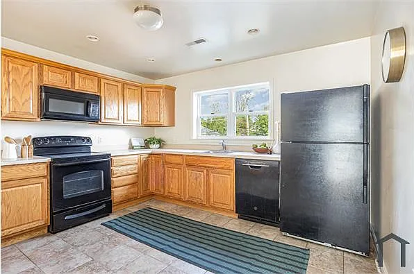 4 bed, 1680 sqft, $2,400 — Photo 4