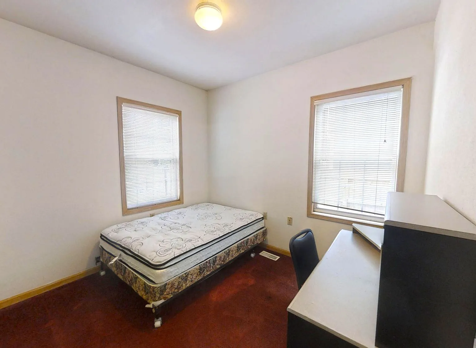 712 W Green St — Photo 4