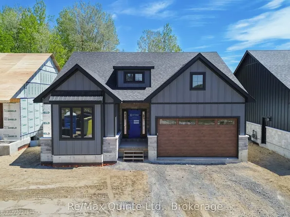12 Deerview Dr, Quinte West, ON K8V 0L8