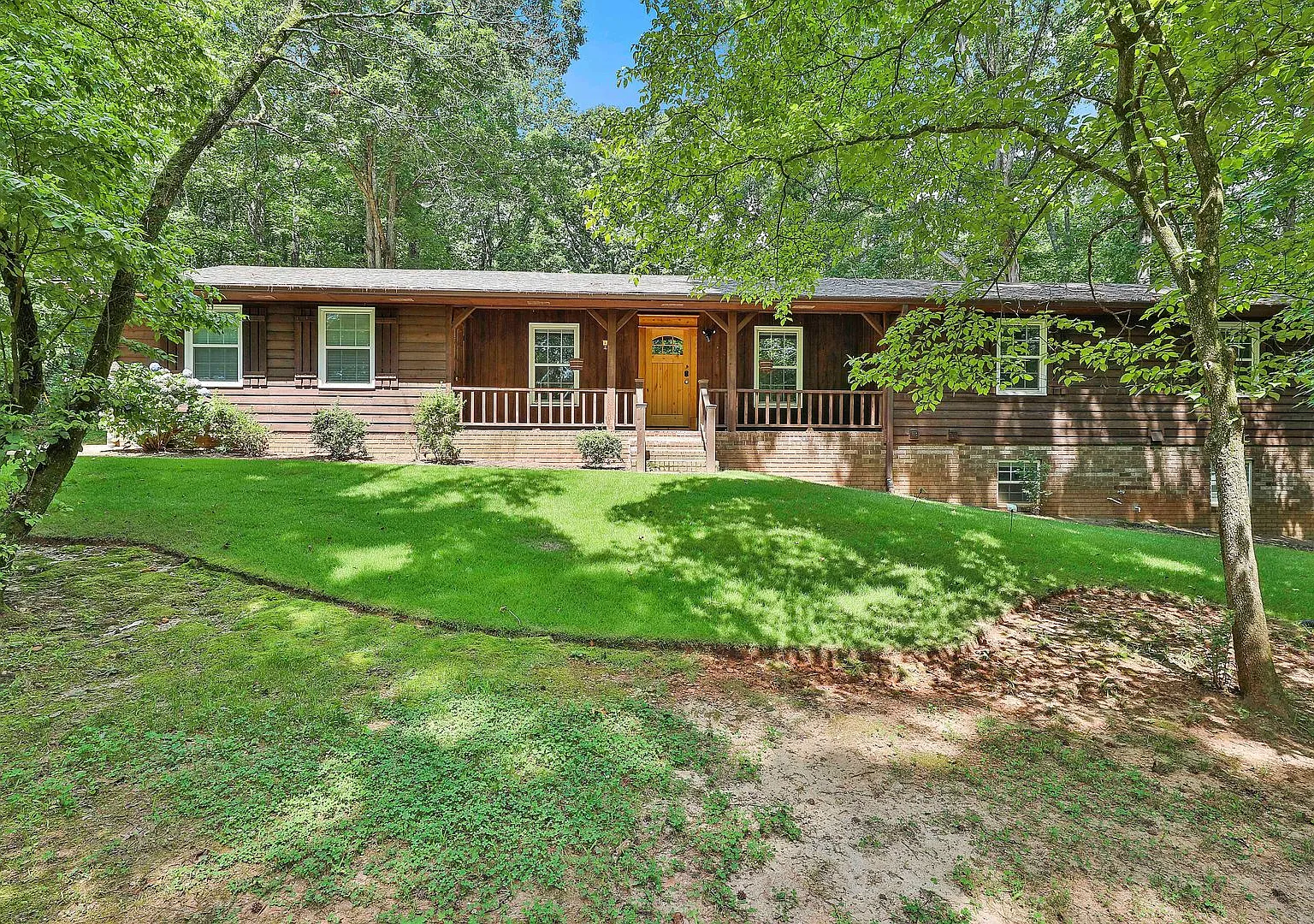 410 Thornton Lane — Photo 2