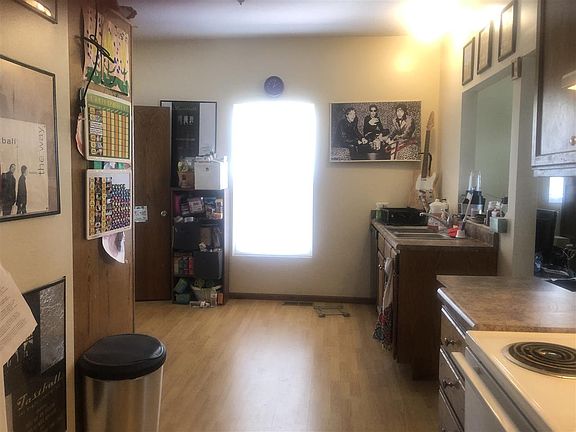 4th image of 1403 6th Ave