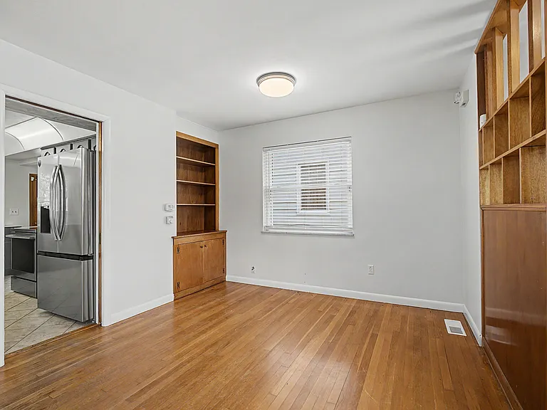 3707 E 4th St — Photo 20