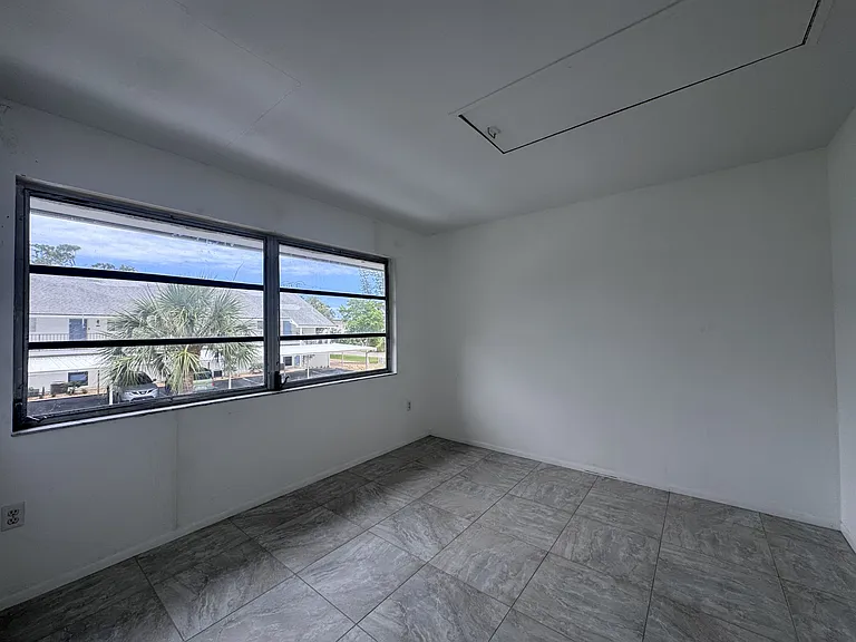 306 Parkside Dr — Photo 5