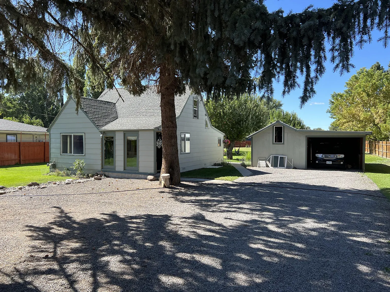3928 Crest St photo 1