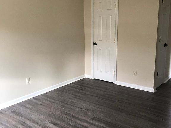 4th image of 2306 Elm St