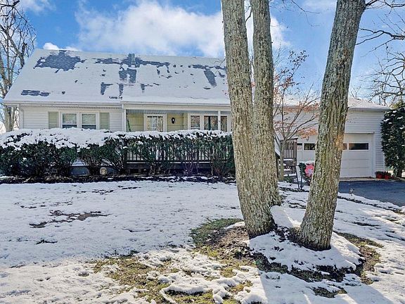 3rd image of 83 Oak Hill Dr