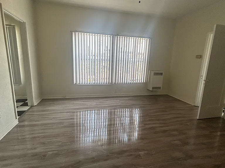 4367 Oakwood Ave #304 — Photo 7