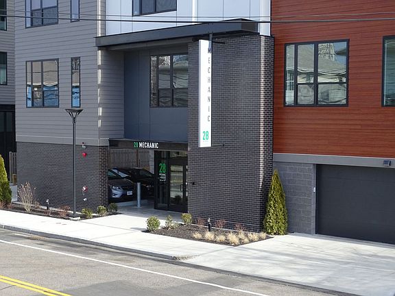 3rd image of 28 Mechanic St Unit 403
