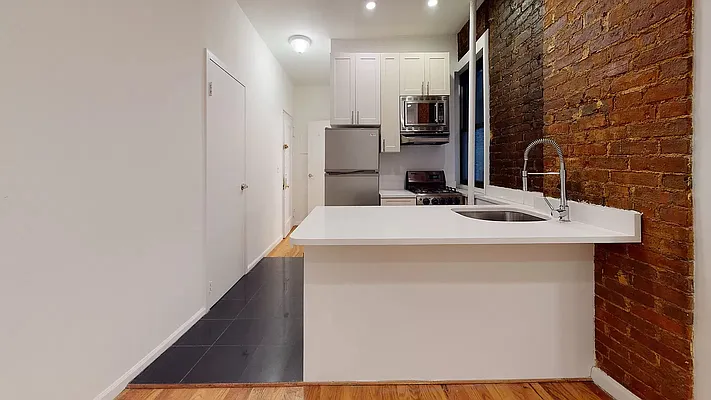 Rented by Emerson Realty NY LLC | media 16