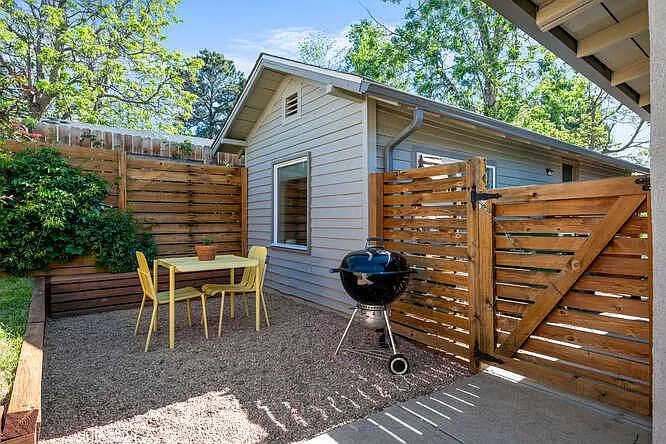4733 N Clay St — Photo 11