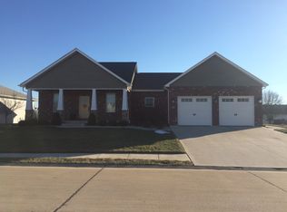 161 Woodcrest Dr, Bethalto, IL 62010