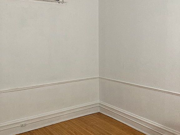 4th image of 2219 Bryant Ave S #2