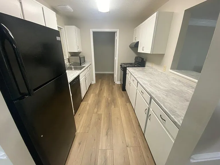 102 Sterling Ct — Photo 5