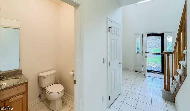 9 Collins Dr — Photo 7