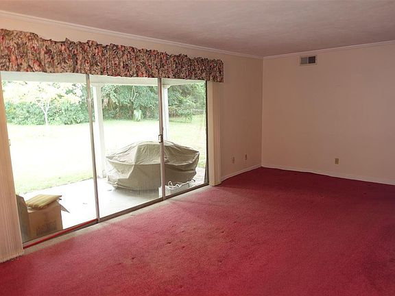 3rd image of 4237 Acacia Dr