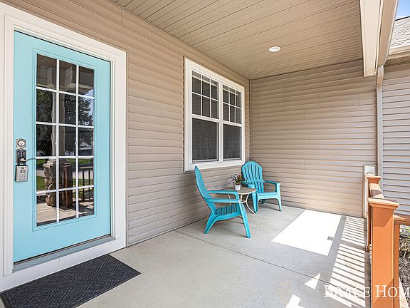 3rd image of 8611 Suntree Dr