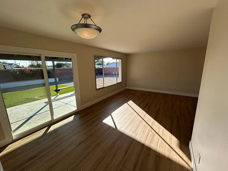 8601 E Orange Blossom Ln — Photo 7